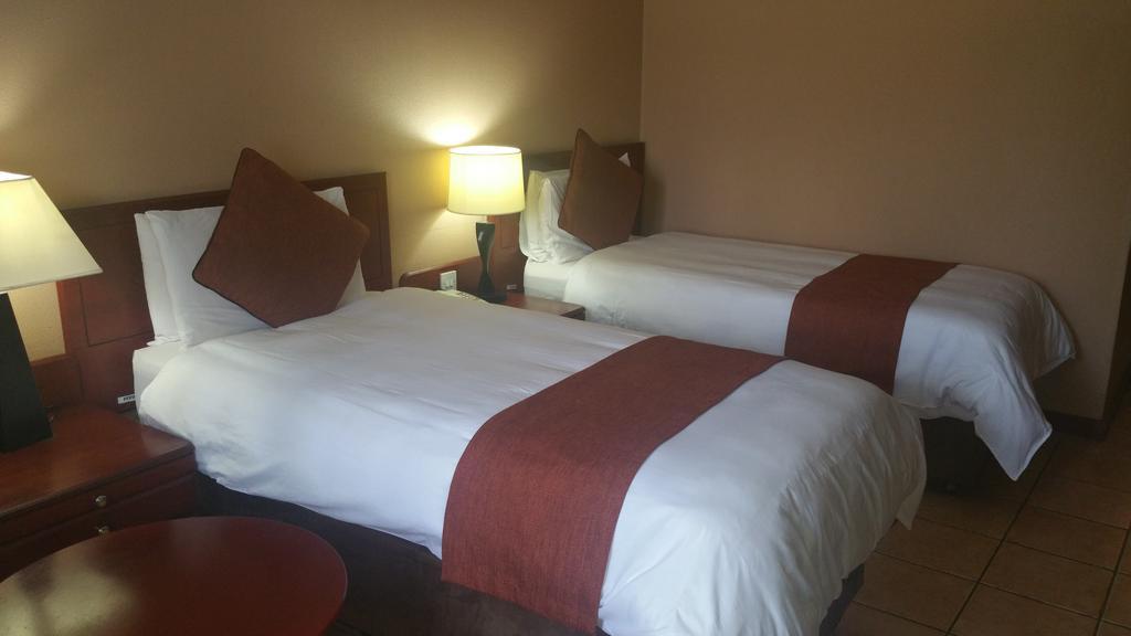 M'Kango Golfview Hotel 루사카 외부 사진