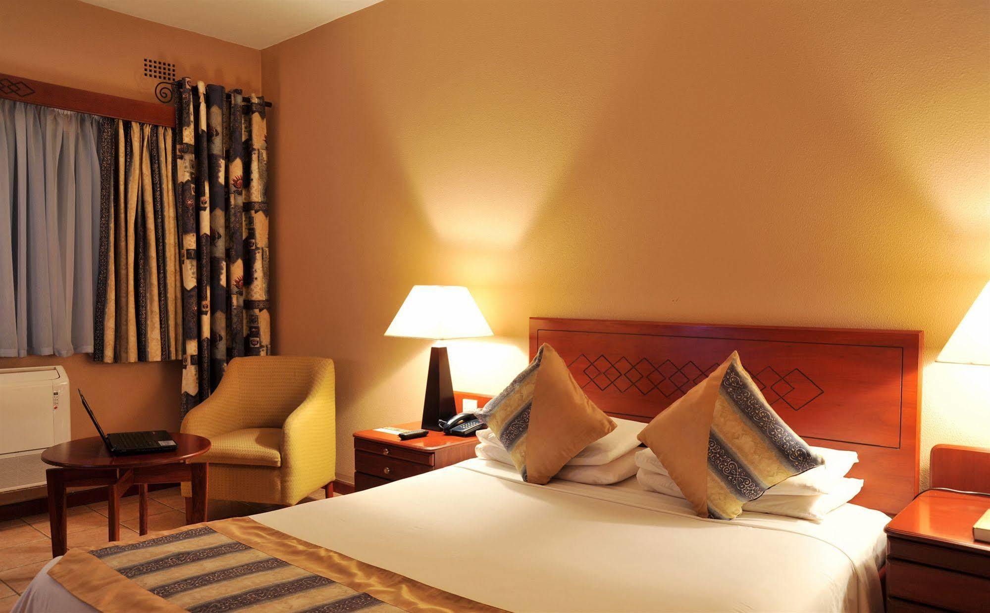 M'Kango Golfview Hotel 루사카 외부 사진